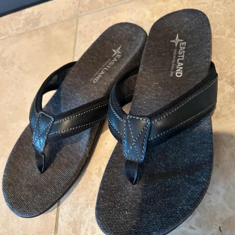 Eastland Black fabric covered Flip Flops Sz 37.5